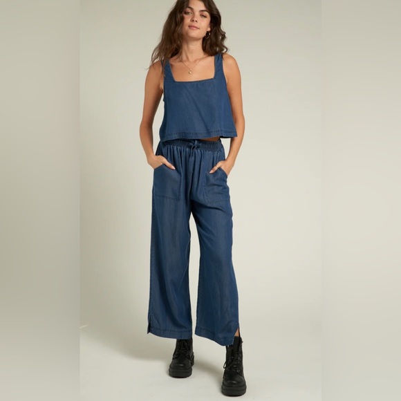 Denim cropped Top & Pants Set En Creme- Crop NWT - Picture 2 of 10